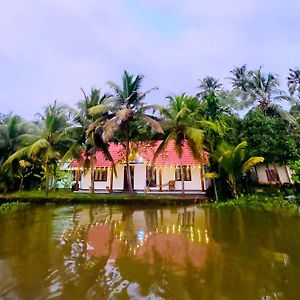 Апартаменты Tulsi Kayal Retreat Champakulam Exterior photo