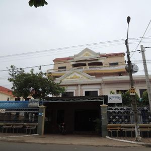 Oudom Sambath Hotel & Restaurant Кратьэх Exterior photo