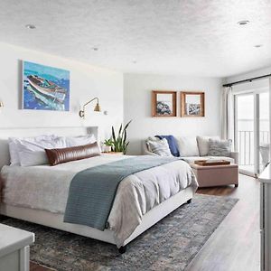 A Room With A View On East Bay Waterfront With Pool Траверс-Сити Exterior photo