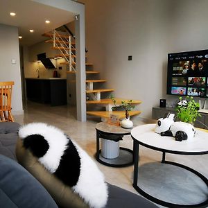 Panda Zuoke Besucher Apartment 熊猫坐客民宿 Куньмин Exterior photo