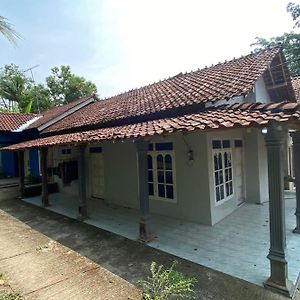 Отель Spot On 93527 Agus Kostel Syariah Pati Exterior photo