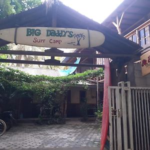 Апартаменты Big Daddy'S Surfcamp Pasanggaran Exterior photo