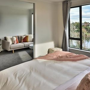 Amazing The Waikato River-View Brand New Villa With 4 Bedrooms Гамильтон Exterior photo