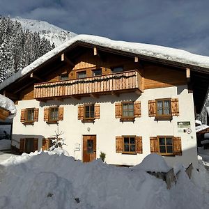 Bed and Breakfast Haus Walch Эльбигенальп Exterior photo