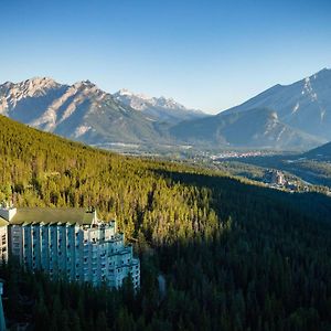 The Rimrock Resort Hotel Банф Exterior photo