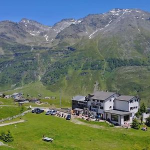 Отель Rifugio "Mai Tardi" Мадезимо Exterior photo