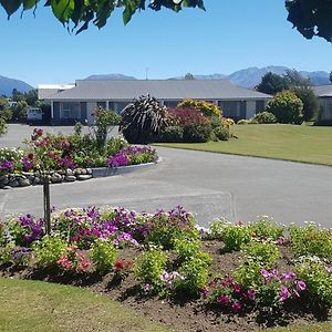 Mount Hutt Motels Метвен Exterior photo