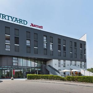 Отель Courtyard By Marriott Basel Праттельн Exterior photo