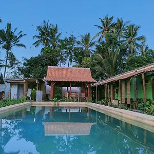 Wooden Kemiren Homestay Banyuwangi Баньюванги Exterior photo