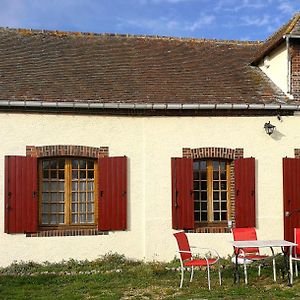 Отель La Longere Aux Volets Rouges, Meuble Tourisme 2 Etoiles Maillebois Exterior photo