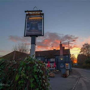 Отель The Old Bell Wooburn Exterior photo