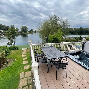 Вилла Lakeside Retreat 3 With Hot Tub, Private Fishing Peg Situated At Tattershall Lakes Country Park Exterior photo