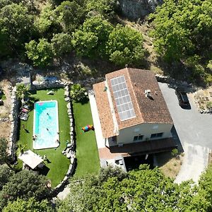 Maison 7 Chambres Avec Piscine Entre Montpellier Et Nimes Corconne Exterior photo