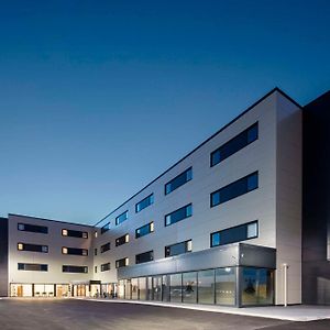 Отель Hampton By Hilton Humberside Airport Kirmington Exterior photo