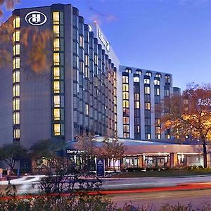 Отель Hilton Rosemont Chicago O'Hare Exterior photo