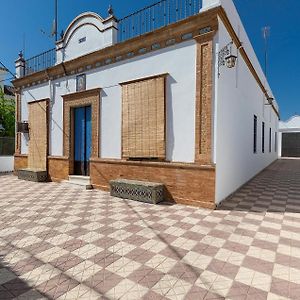 Lovely Home In Sevilla With Kitchenette Хинес Exterior photo