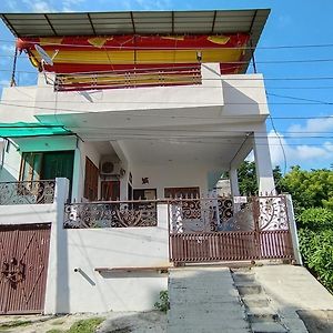Апартаменты Om Sai Bhawan Варанаси Exterior photo