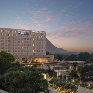 Отель Doubletree By Hilton Jaipur Amer Exterior photo