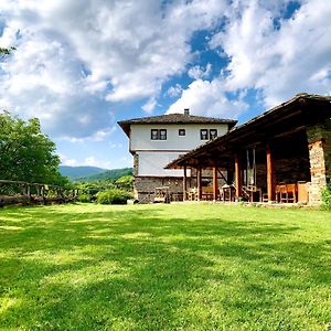 Family Hotel Byalata Kashta Ковачевица Exterior photo