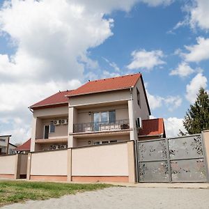 Farkas Villa Морахалом Exterior photo