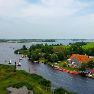 Groepsaccommodatie 'Jister' Aan Open Vaarwater In Friesland Nes  Exterior photo