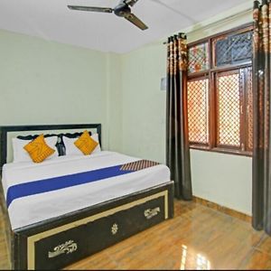 Oyo The New View Hotel Near Dwarka Mor Metro Station Нью-Дели Exterior photo