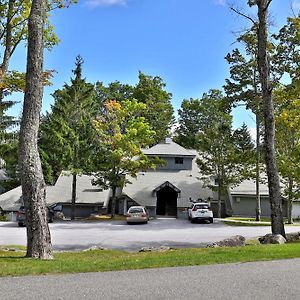 The Woods By Killington Vacation Rentals - 2 Bedrooms Room photo