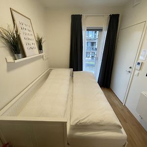 Newer Apartment, With All You Needs! 25 Minutes To Oslo City Or Osl Airport! Лиллештром Exterior photo
