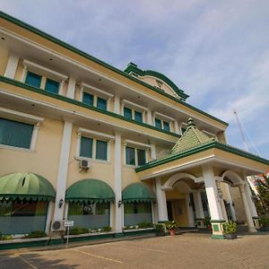 Отель Permata Hijau Чиребон Exterior photo