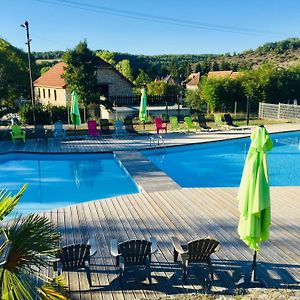 La Colline Aux Chalets, Jaccuzi, Sauna Saint-Chamarand Exterior photo