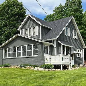 Parkside Farm Farmhouse 5 Beds, 2 Baths Farmstay In Byron Center Exterior photo