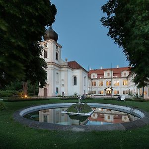 Chateau Loucen Garden Retreat Exterior photo