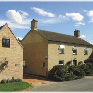 Отель Ye Olde Globe & Chequers Хантингдон Exterior photo