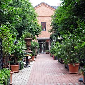 Hotel Fabrik Вёзендорф Exterior photo