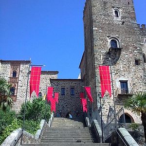 Отель Hospederia Del Real Monasterio Гвадалупе Exterior photo