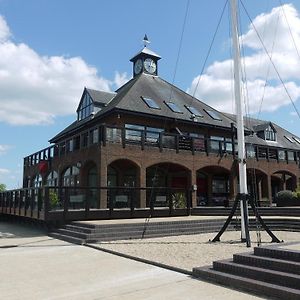 Boathouse Hotel Хайт Exterior photo