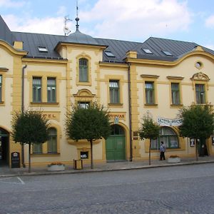 Pivovarsky Hotel Kojetin Exterior photo