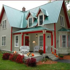 Red Elephant Inn Bed And Breakfast Норт-Конвей Exterior photo