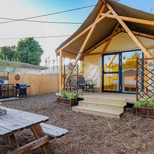 Отель Urban Oasis Luxe Glamping With King Bed & Bbq Глендора Exterior photo