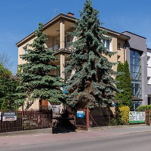 Apartamenty Przy Parku Ланьцут Exterior photo