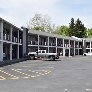 University Manor Inn Буффало Exterior photo