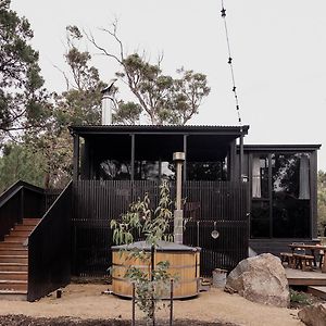 Вилла 'Sisters' - Cliff Top Cabin With Hot Tub Spring Beach Exterior photo