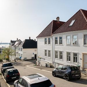 Dinbnb Apartments I Luxury Apartment Behind Bryggen I Renovated 2024 Берген Exterior photo