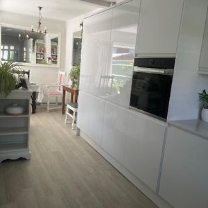 Comfortable Quiet Room In Shared 3 Bedroom Hse Centre Валингфорд Exterior photo