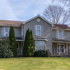 Вилла Maplewood Farmhouse + Hot Tub Howland Corners Exterior photo