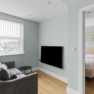 Luxurious One Bedroom Apartment In Bond Street Челмсфорд Exterior photo