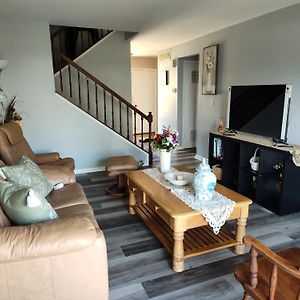 Large Room With Balcony In Private Home In Elk Grove Элк-Гров-Виллидж Exterior photo
