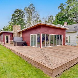 Mid-Century Modern Lake Cottage In Indiana! Гринфилд Exterior photo