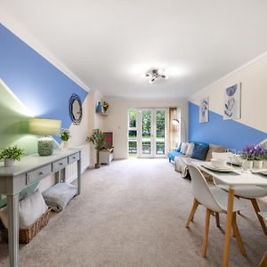 Bishops Stortford - Two Bed Apartment - Perfect Location For Stansted Airport - 5 Minutes To Train Station - Free Parking Бишопс-Стортфорд Exterior photo