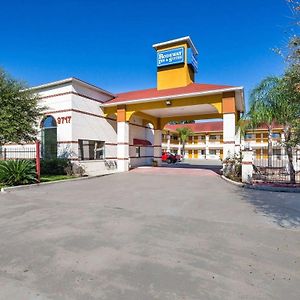 Rodeway Inn & Suites Хамбл Exterior photo